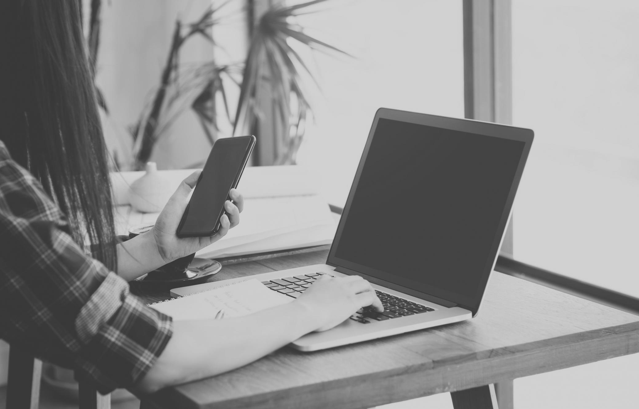 Analyse détaillée des flux financiers mensuels avec documents budgétaires